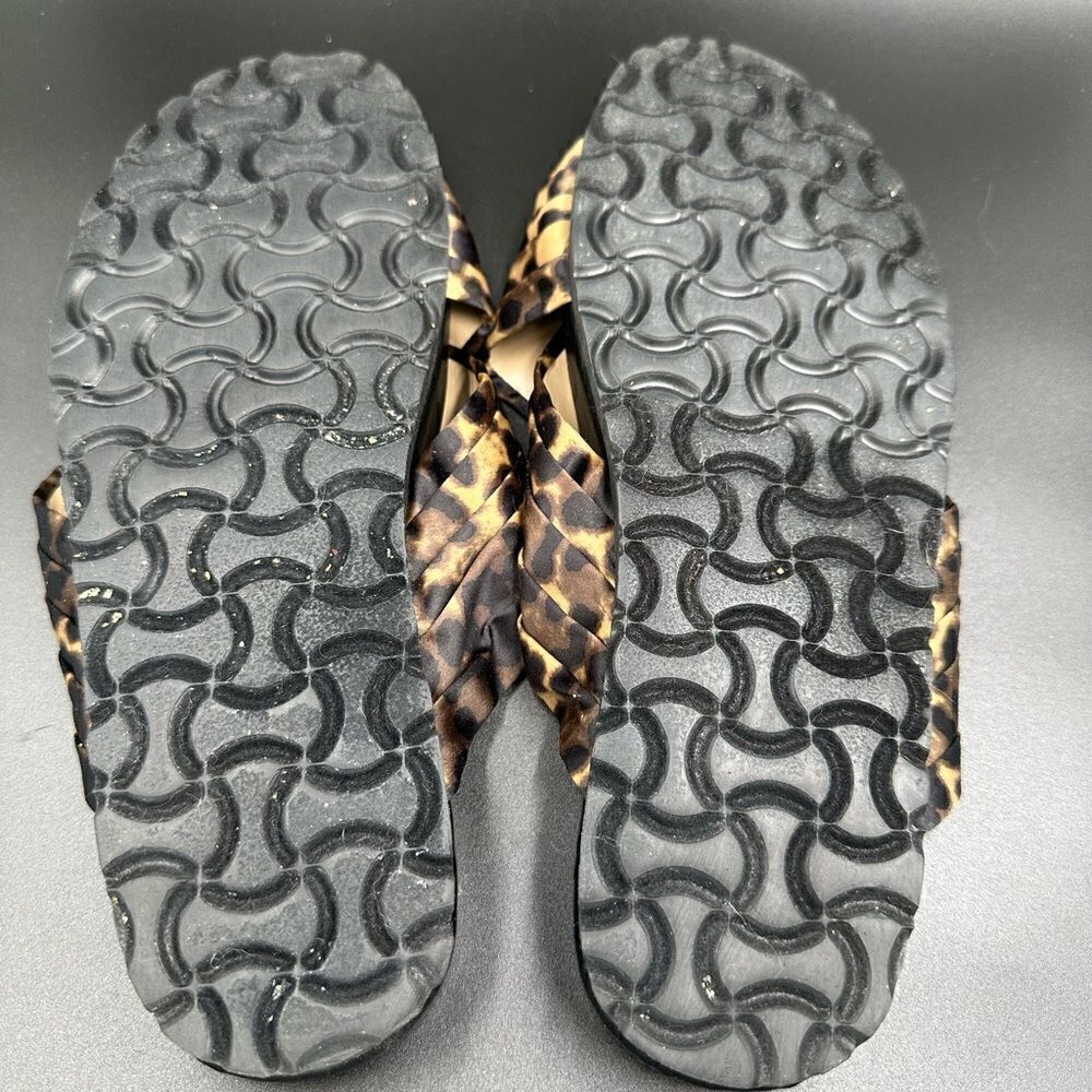 Ann Taylor comfortable and fashionable leopard print criss cross slides size 7M - Picture 4 of 12